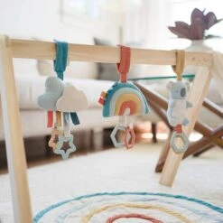 Itzy Ritzy Bitzy Bespoke Jingle Attachable Travel Toy -Megababies USA 48cee5bd9f3b132fc6fd9cf34c875b49be541cee56f589e2c73bd8eded0485ee