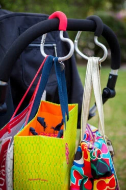 KidCo Buggy Heart Hook -Megababies USA 77992b15488082495dd26d49d34501343c50f672354e10c9016d611c52d6a585