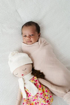 Ely's & Co. Hearts Of Yarn Hailey Doll -Megababies USA 82web b6fd9a83 e765 4fd6 a4f8 6f8d6de5d288