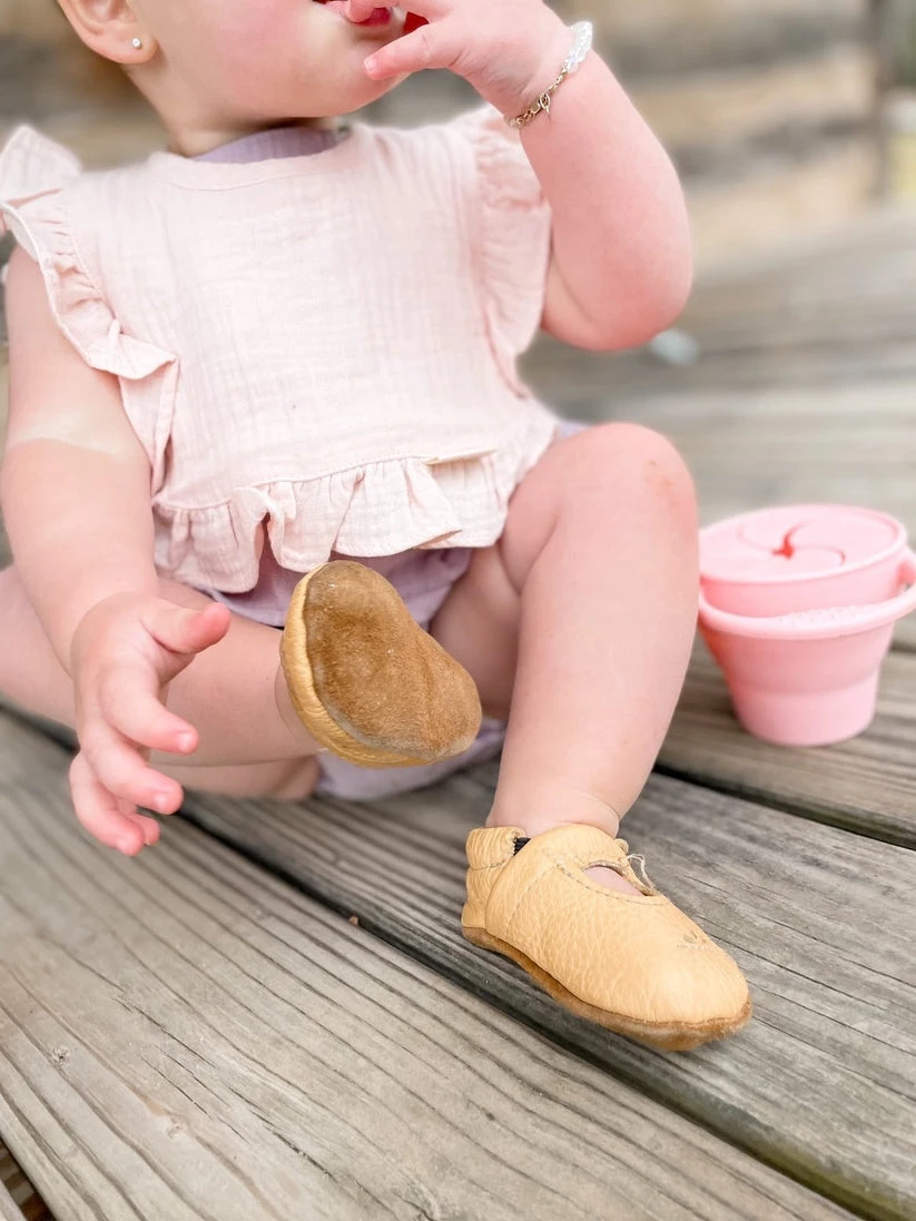 Ali+Oli Muslin Cotton Ruffle Baby Bib 7 Ali+Oli Muslin Cotton Ruffle Baby Bib - Image 7