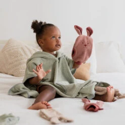 BIBS Kangaroo Bath Mitts 9 BIBS Kangaroo Bath Mitts -Megababies USA BIBS Kangaroo Bath Mitts Lifestyle 2 720x fb180aa9 3a5a 451d a3ba 1d337ae5a63b