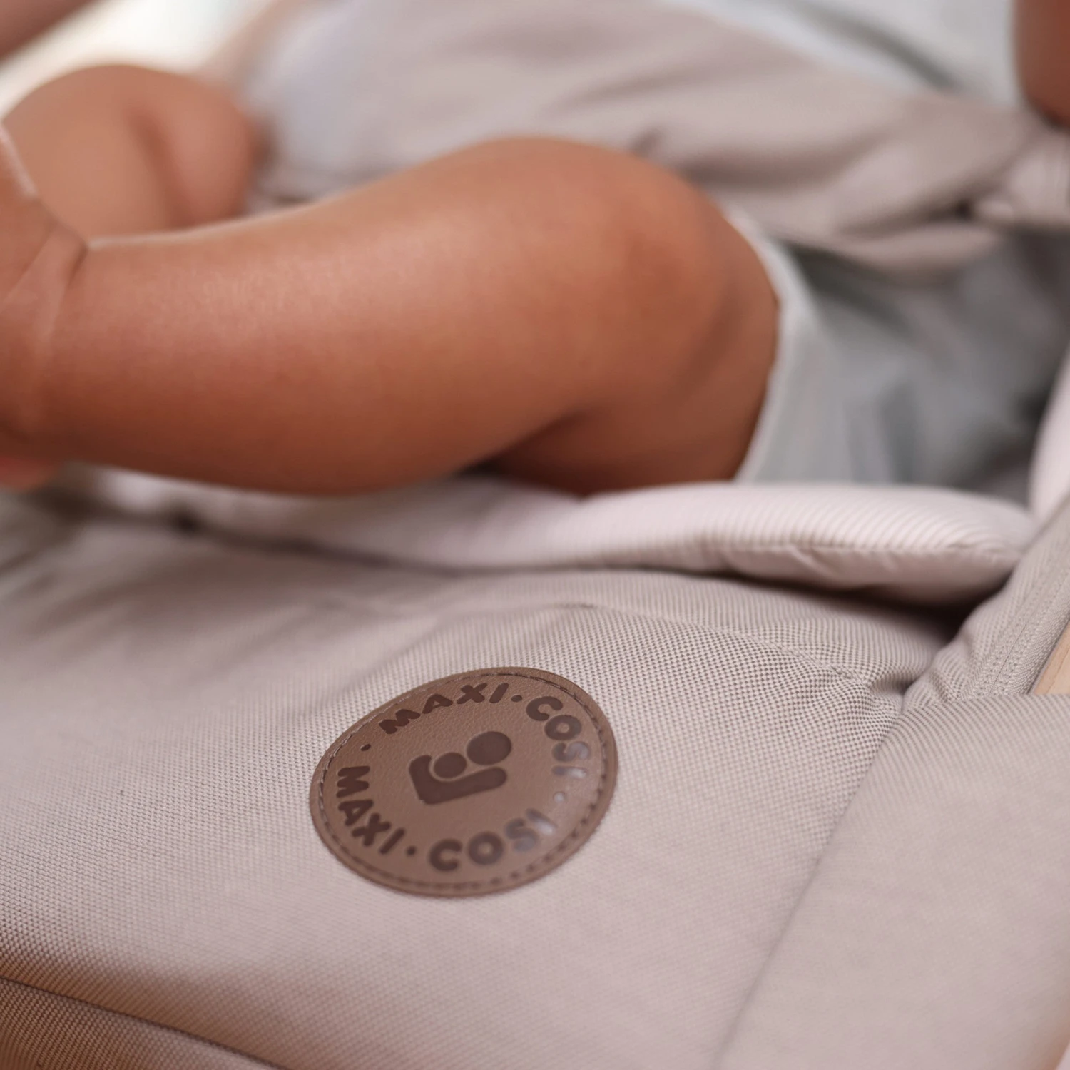 Maxi-Cosi Kori 2-in-1 Lightweight Rocker 3 Maxi-Cosi Kori 2-in-1 Lightweight Rocker - Image 3