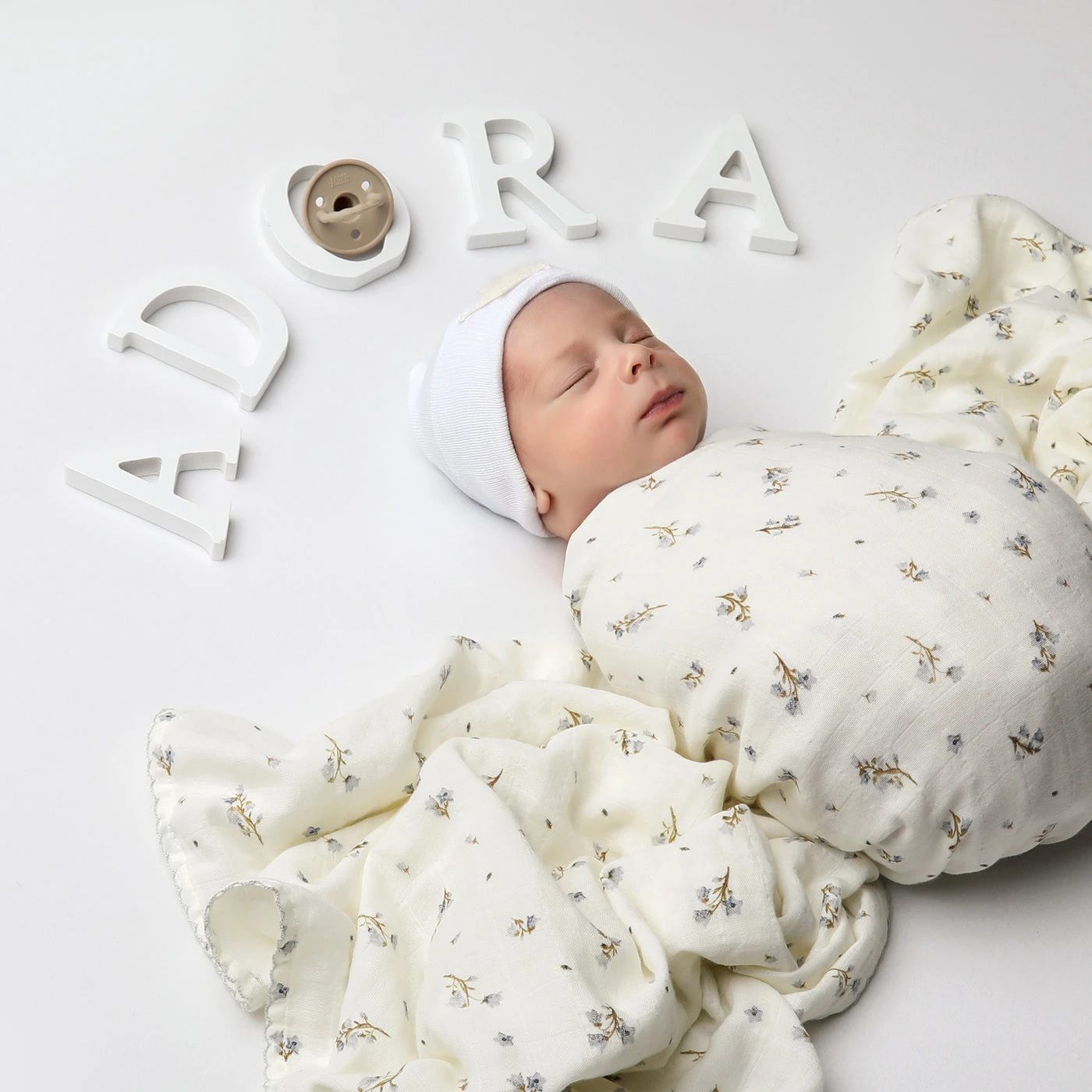 Adora Organic Cotton Muslin Swaddle + Cloth Set 5 Adora Organic Cotton Muslin Swaddle + Cloth Set - Image 5