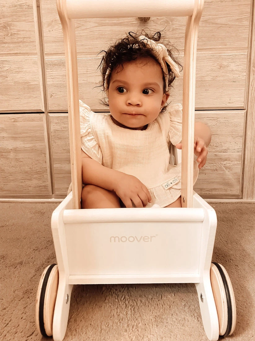 Ali+Oli Muslin Cotton Ruffle Baby Bib 5 Ali+Oli Muslin Cotton Ruffle Baby Bib - Image 5