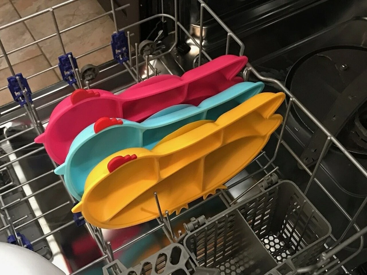 Innobaby Din Din SMART Silicone Suction Divided Plate - Chicken 6 Innobaby Din Din SMART Silicone Suction Divided Plate - Chicken - Image 6