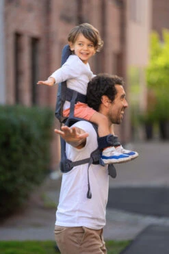 MiniMeis G5 Shoulder Carrier -Megababies USA MMDuskBlue 09 550x 03244dda 5d9f 462c 8ae3 80102e8241fa