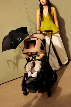 Bugaboo Parasol+ 19 Bugaboo Parasol+ -Megababies USA Parasol BreezySunCanopy Lifestyle DesertTaupe Bugaboo P003 209 F2 v1