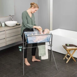Stokke Flexi Bath Stand 13 Stokke Flexi Bath Stand -Megababies USA Stokke Flexi Bath TranspBlue NewbornSupp onStand 181213 1405 press