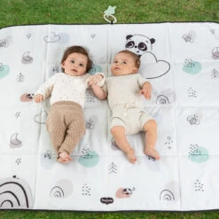 Tiny Love Black & White XL Outdoor Mat -Megababies USA TO137HBF Lifestyle Image2 71782d21 ea31 4e9d a340 4ef045a3e769