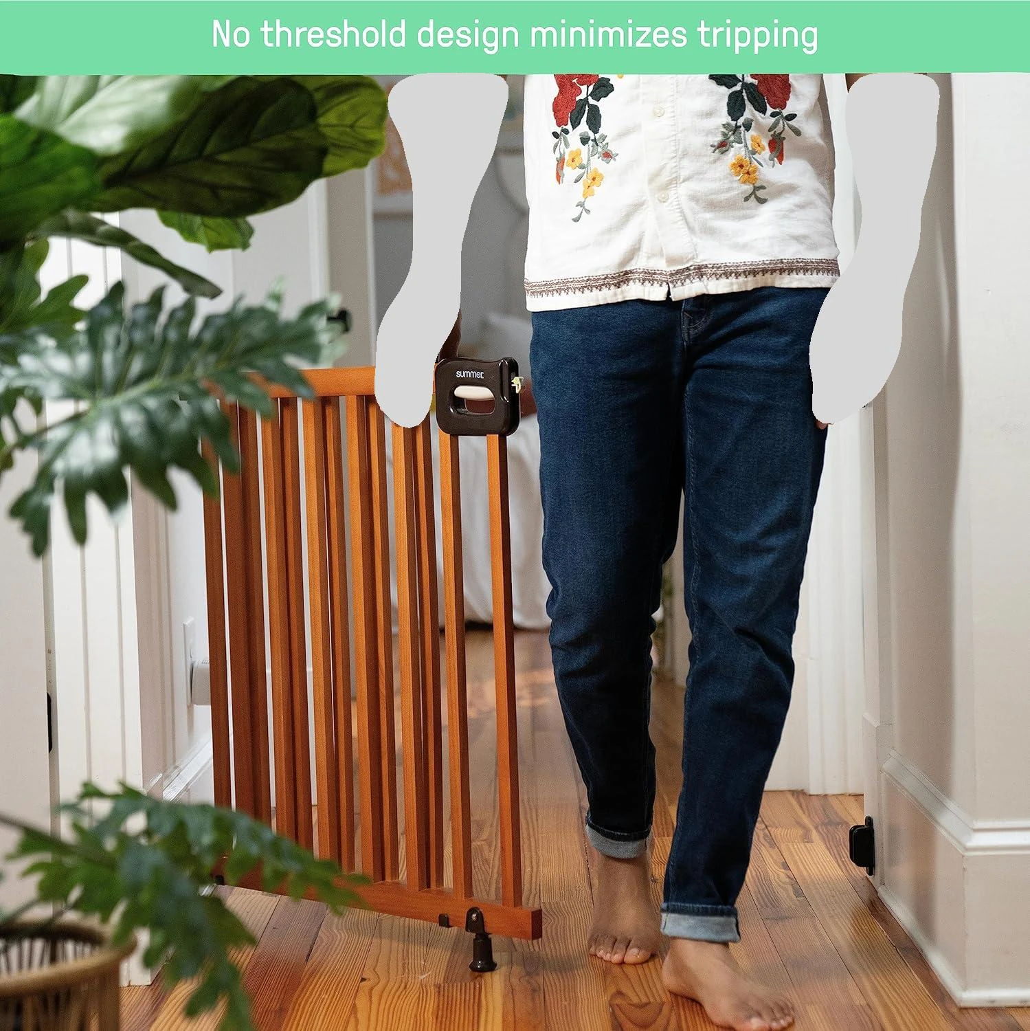 Summer Infant Deluxe Stairway Simple To Secure Wood Gate 3 Summer Infant Deluxe Stairway Simple To Secure Wood Gate - Image 3